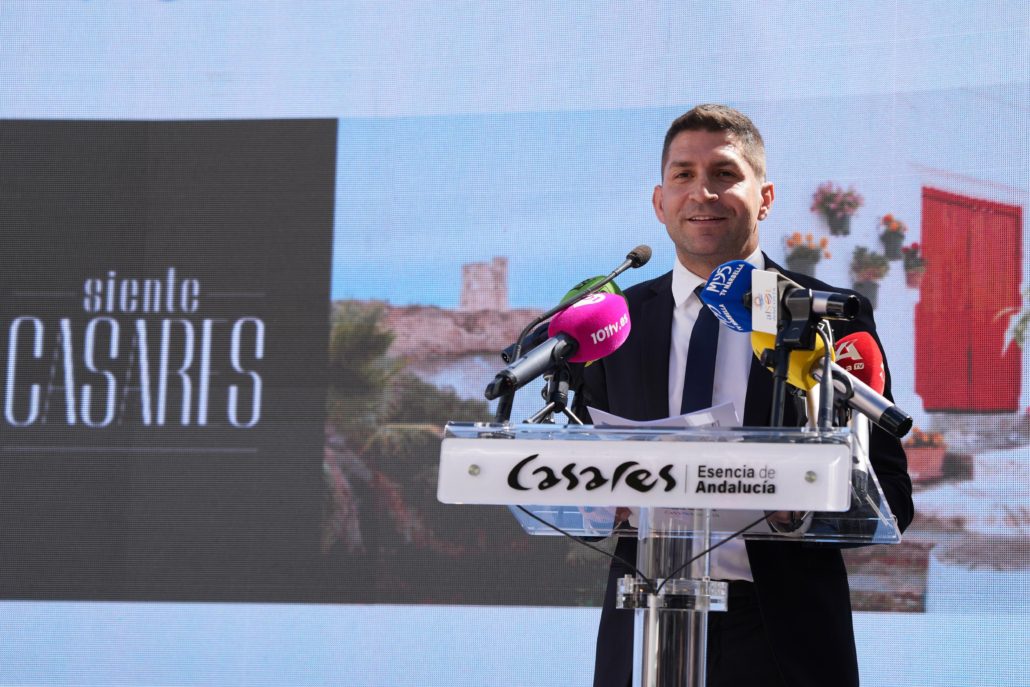 Casares lanza una campaña turística anual con vídeo promocional y folletos en formato pantonera para atraer visitantes los doce meses del año