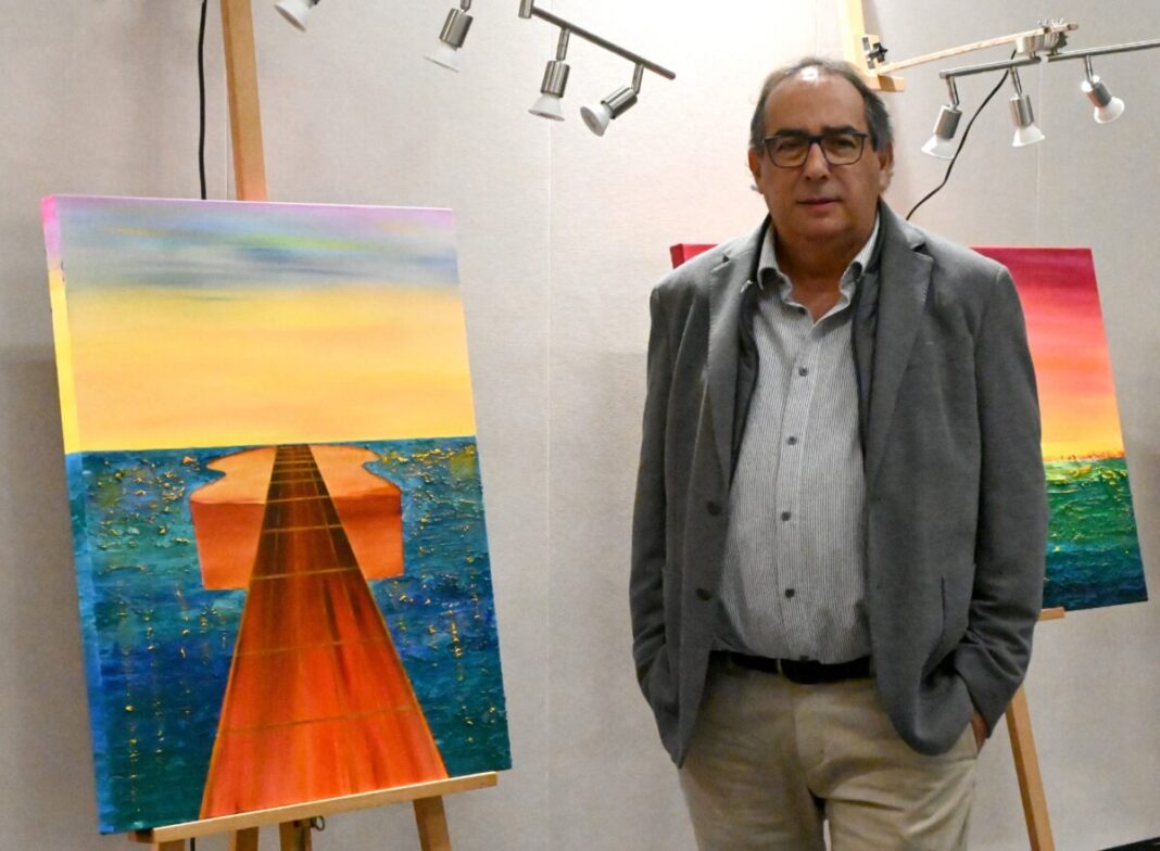 El artista algecireño Antonio Jesús Pérez García inaugura el jueves en el Museo Cruz Herrera de La Línea su exposición 'Corales de Gibraltar', con 25 lienzos sobre el Peñón