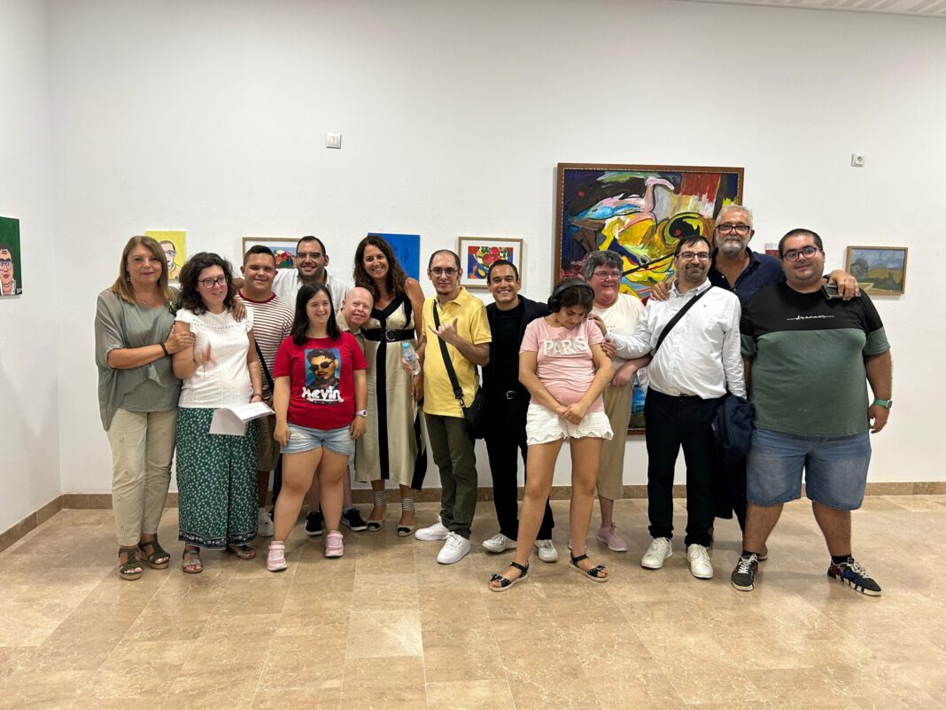 Algeciras acoge hasta el 2 de octubre la exposición de pintura de APADIS ‘Otra forma de mirar’
