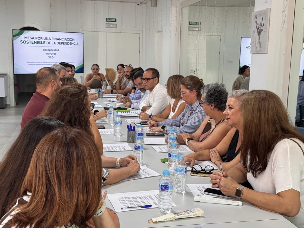 ASANSULL impulsa en La Línea una mesa por la financiación sostenible de la dependencia