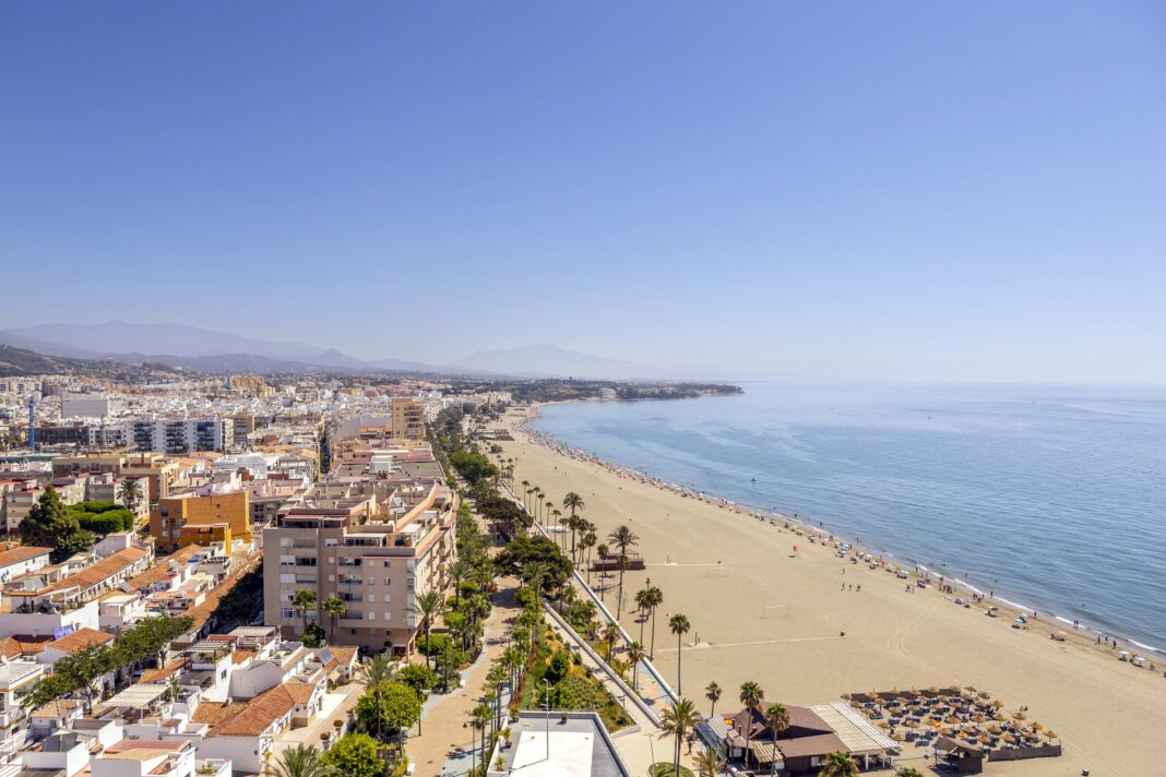 El Ayuntamiento de Estepona adjudica por 414.304 euros sus pasarelas de hormigón para las playas