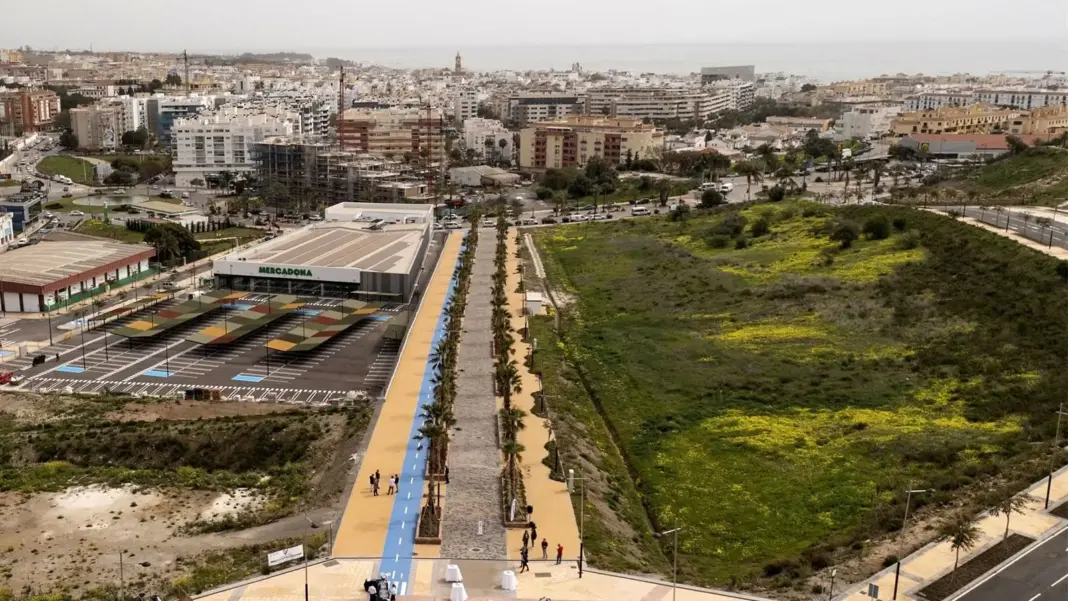Estepona construirá un complejo deportivo con piscina cubierta y 21 pistas en Puerta del Mar